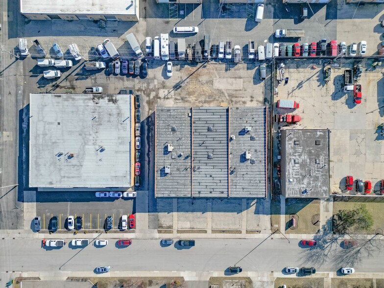 More Photos Of 1541-1543 Bourbon Pky, Streamwood Light Distribution For Lease