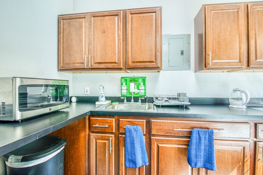 More Photos Of 550 S Mesa Hills Dr, El Paso Medical For Lease