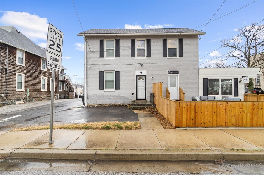 More Photos Of 38 Bloomsbury Ave, Catonsville General Retail For Lease