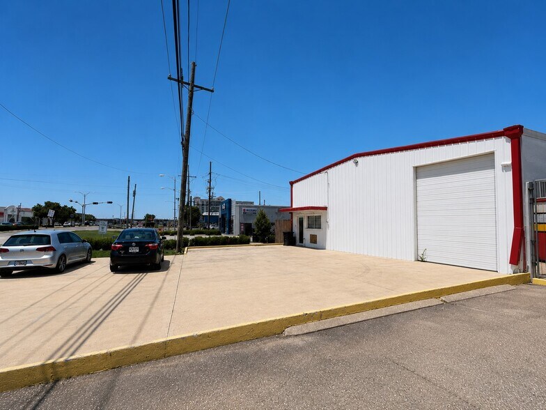 More Photos Of 1349 Veterans Memorial Hwy, Kenner Service For Sale
