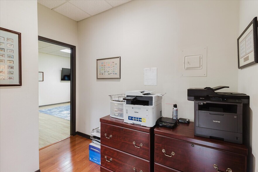 More Photos Of 611 Druid Rd E, Clearwater Office For Sale