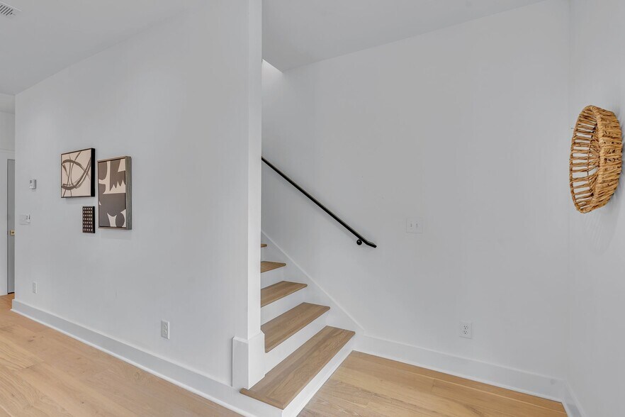 More Photos Of 824 Watts Ln, Nashville Apartments For Sale