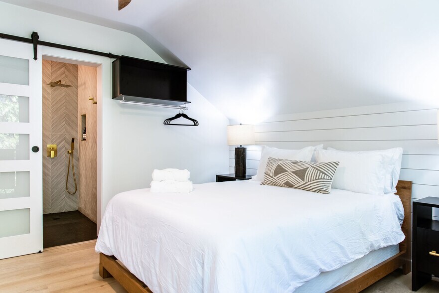 More Photos Of 306 Loch Leven Rd, Lake Arrowhead Hotel For Sale