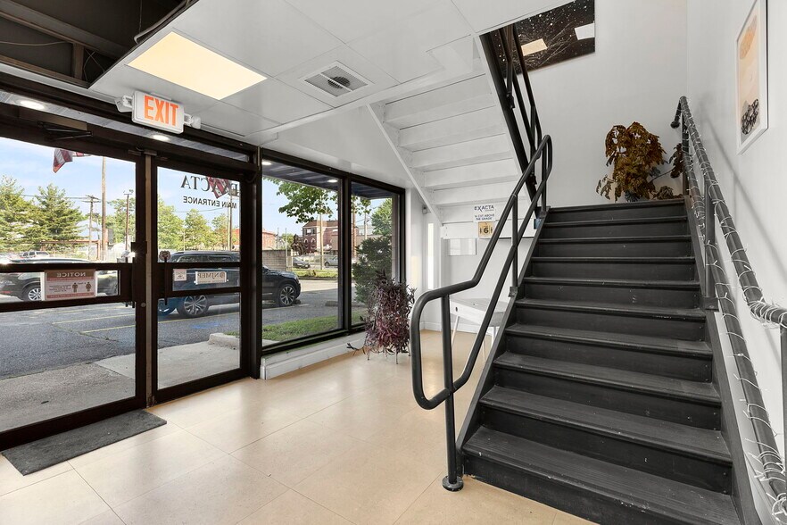 More Photos Of 100-118 John F Kennedy Dr N, Bloomfield Warehouse For Lease