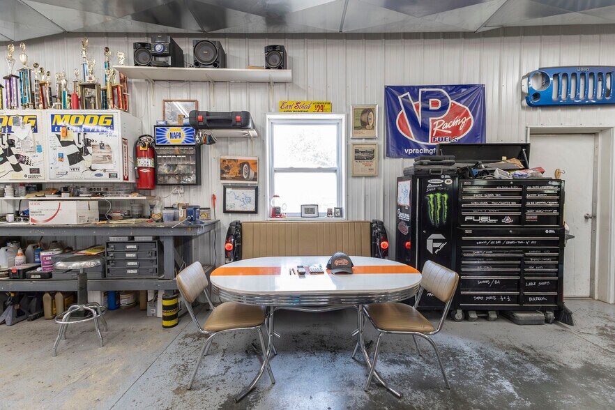 More Photos Of 959 Highway 24, Moberly General Retail For Sale