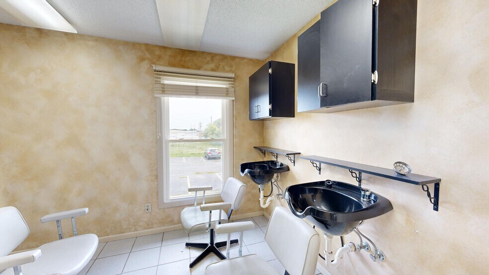 More Photos Of 3130 N Woodford St, Decatur General Retail For Sale