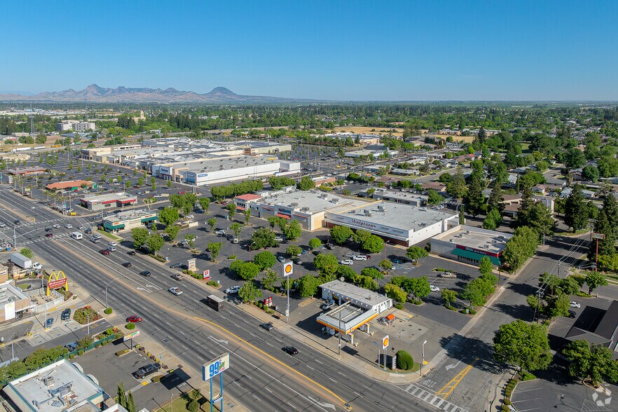 More Photos Of 865 Colusa Ave, Yuba City Department Store For Sale