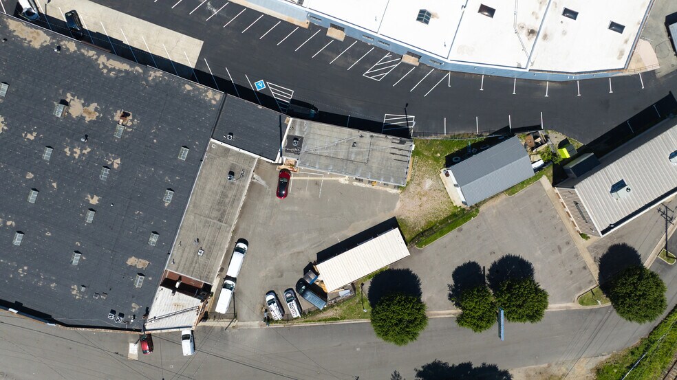 More Photos Of 1726 Altamont Ave, Richmond Warehouse For Lease