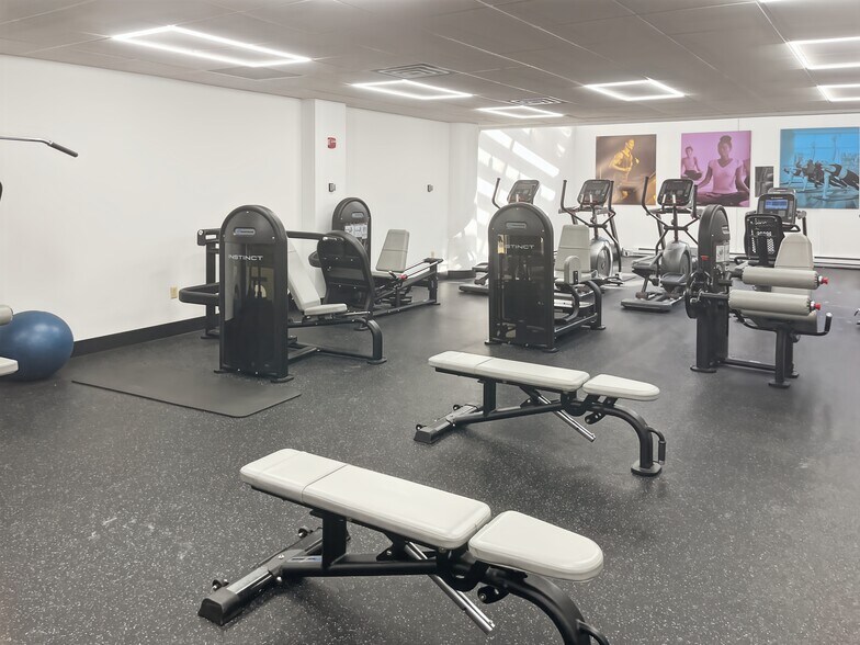 More Photos Of 101 Eisenhower Pky, Roseland Coworking Space