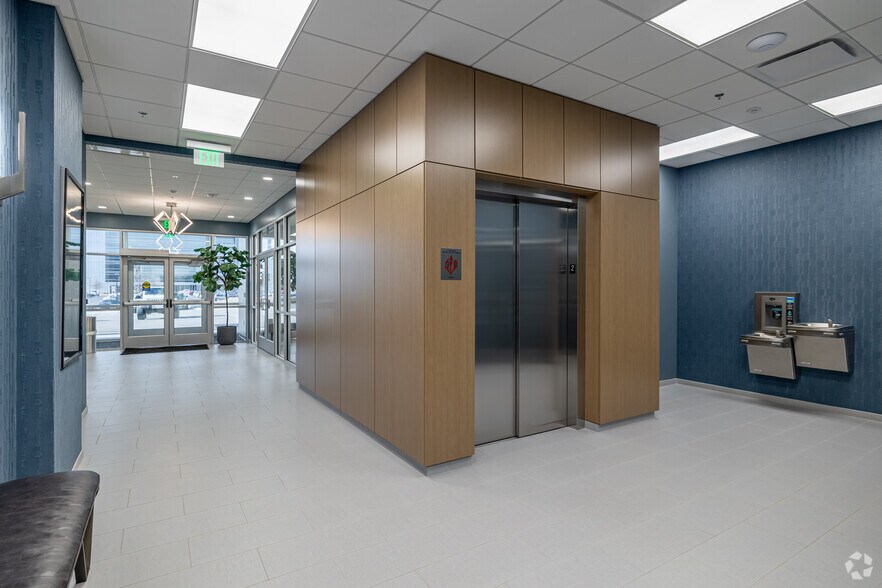 More Photos Of 3721 S Champions Dr, Rogers Medical For Lease