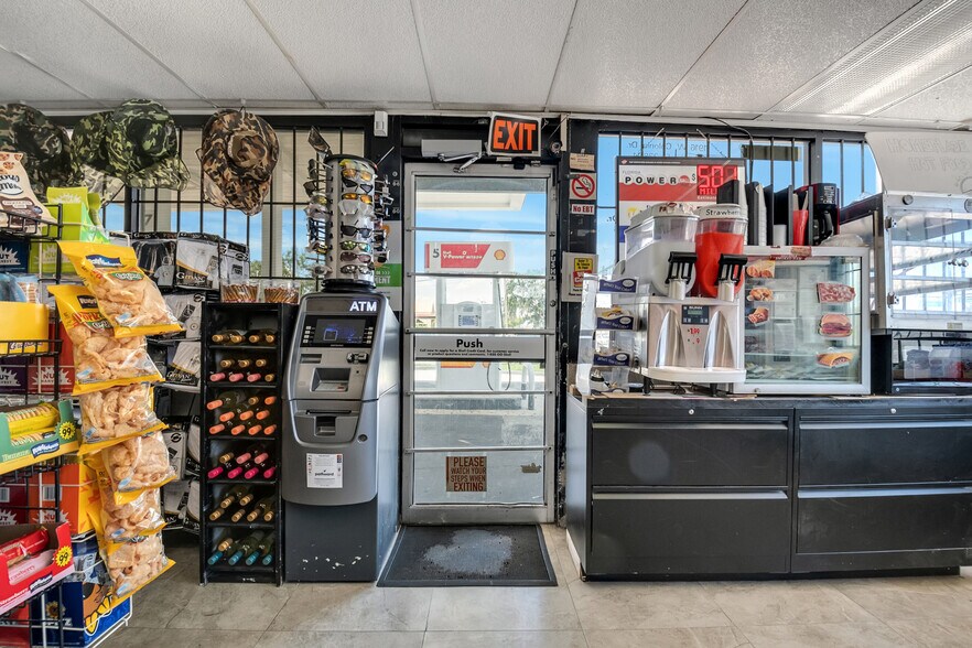 More Photos Of 1916 W Colonial Dr, Orlando General Retail For Sale