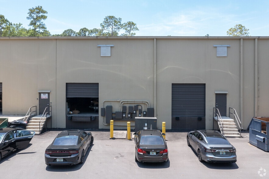 More Photos Of 7750-1 Bayberry Rd, Jacksonville Unknown For Lease