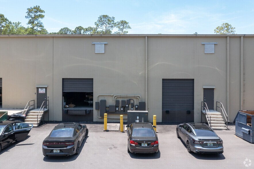 More Photos Of 7750-1 Bayberry Rd, Jacksonville Unknown For Lease