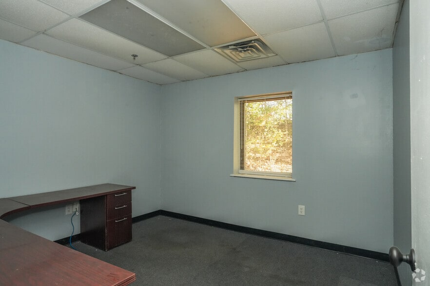 More Photos Of 216 Industrial Dr, Ridgeland Warehouse For Sale