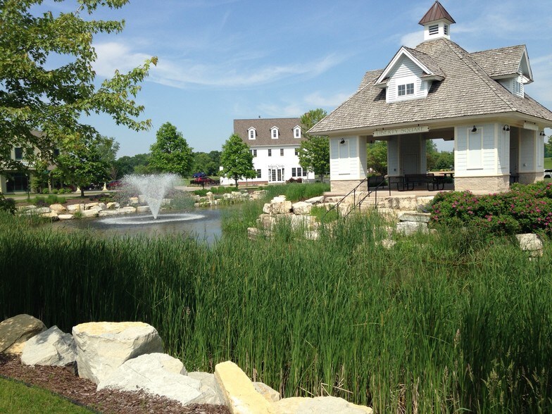 More Photos Of 105 New England Pl, Stillwater Storefront Retail Office For Lease