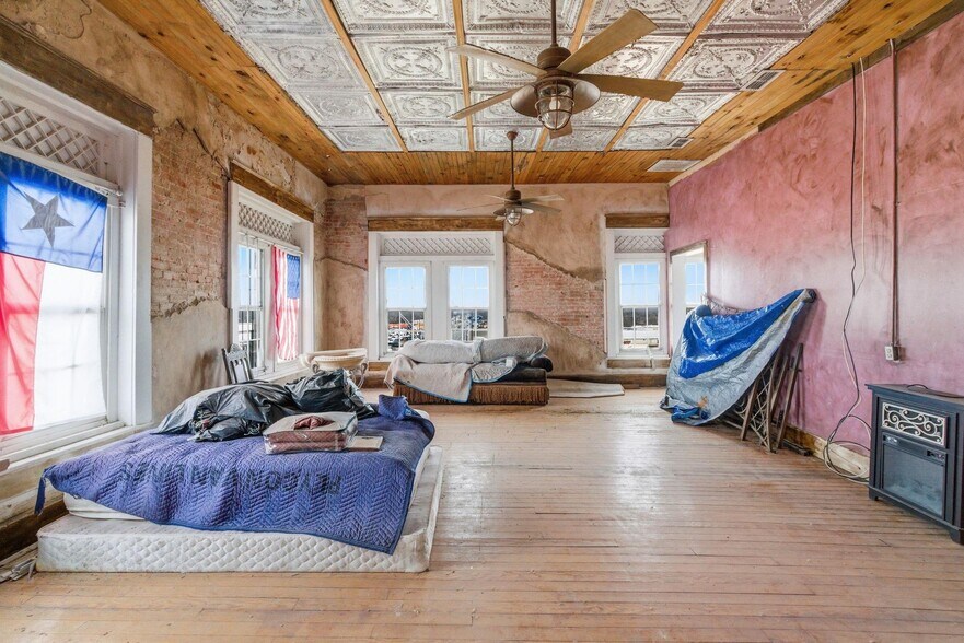 More Photos Of 100 W Central Ave, Comanche General Retail For Sale