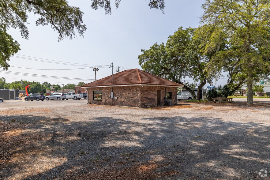 More Photos Of 500 Eglin Pky, Fort Walton Beach Auto Dealership For Sale