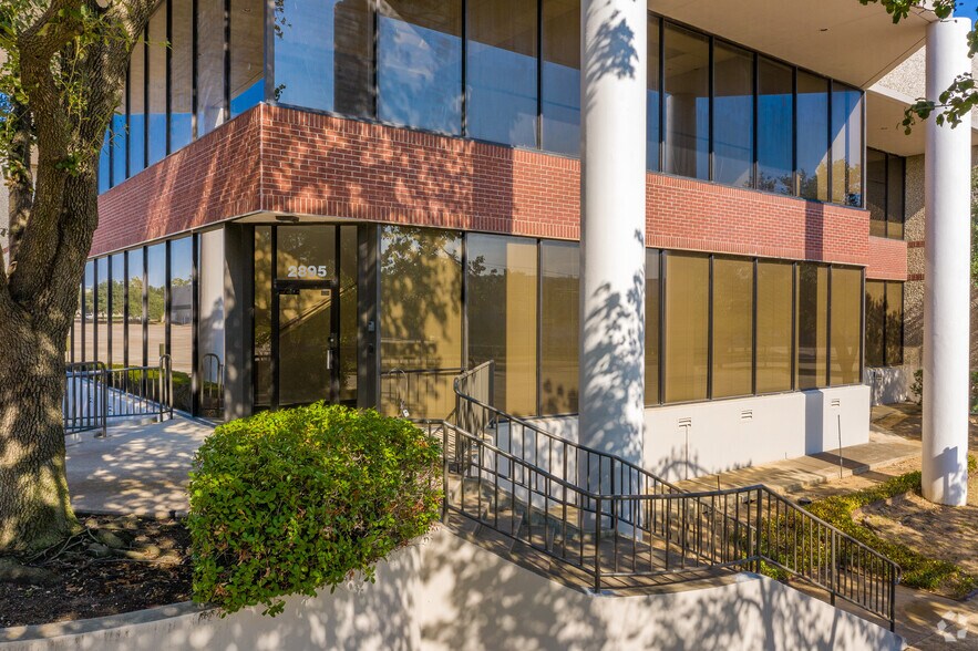 More Photos Of 2895 113th St, Grand Prairie Warehouse For Sale