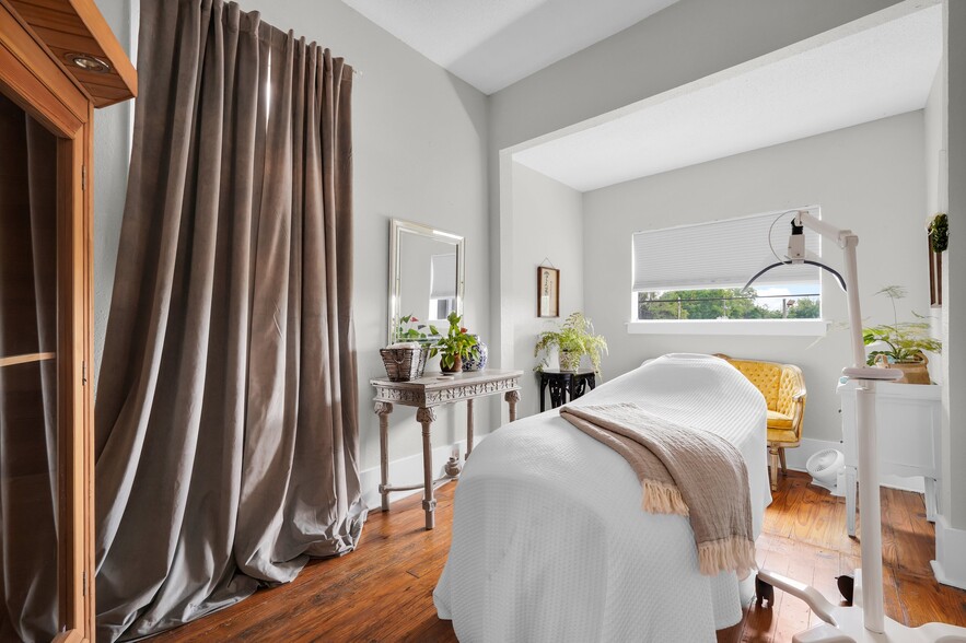 More Photos Of 2312 Abercorn St, Savannah Storefront Retail Residential For Sale