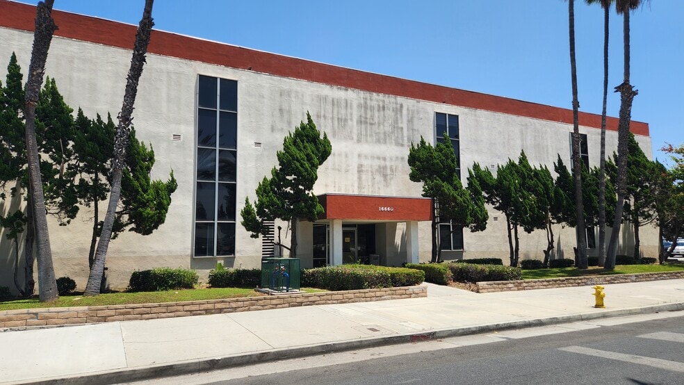 More Photos Of 16660 Paramount Blvd, Paramount Medical For Lease