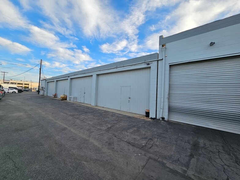 More Photos Of 11654-11660 Sheldon St, Sun Valley Warehouse For Lease