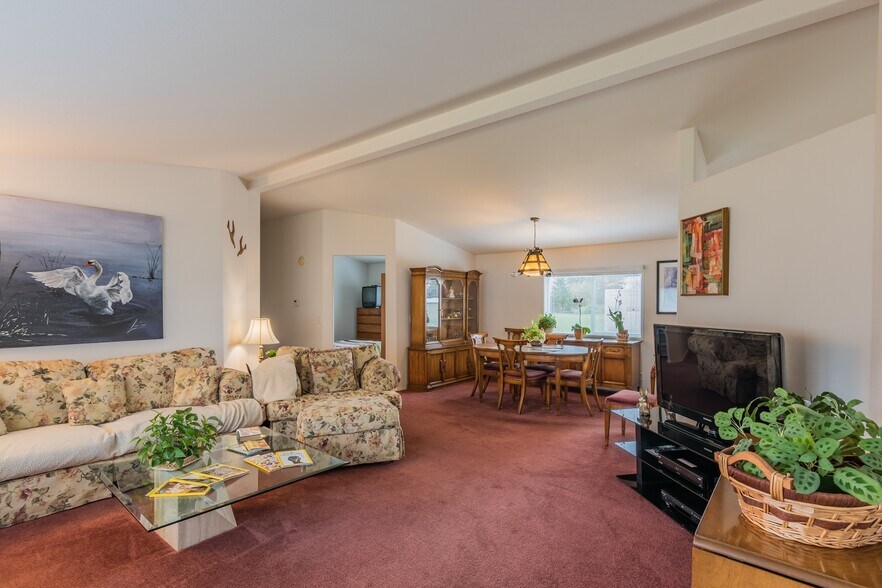 More Photos Of 941 SW Alder St, Dundee Warehouse For Sale