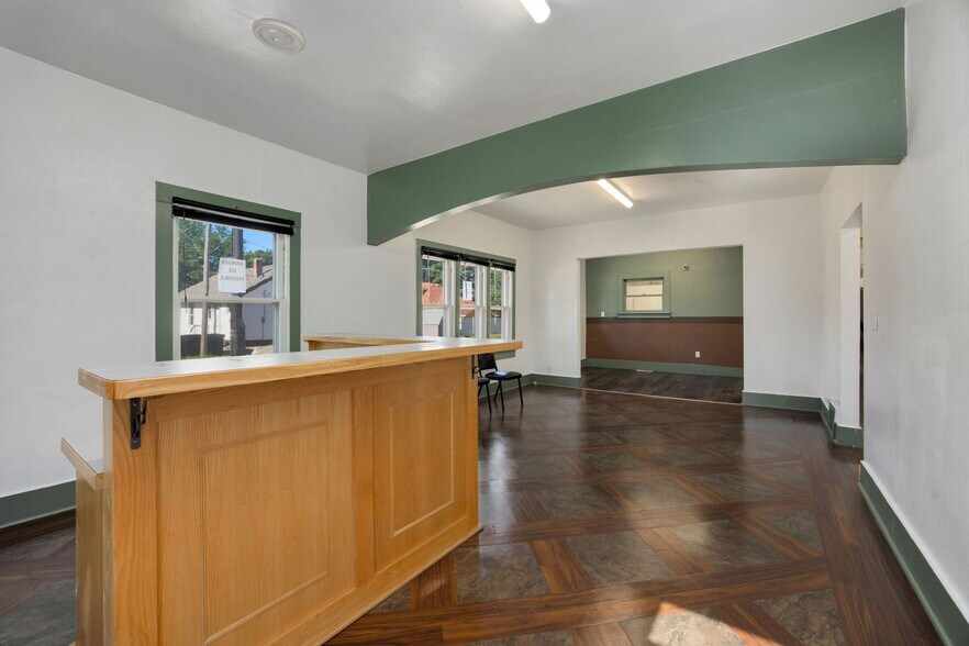 More Photos Of 1021 N Lincoln Ave, Loveland Freestanding For Lease