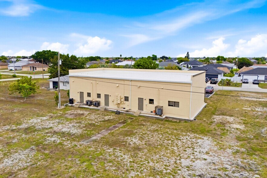 More Photos Of 1010 NE 9th St, Cape Coral Office For Sale