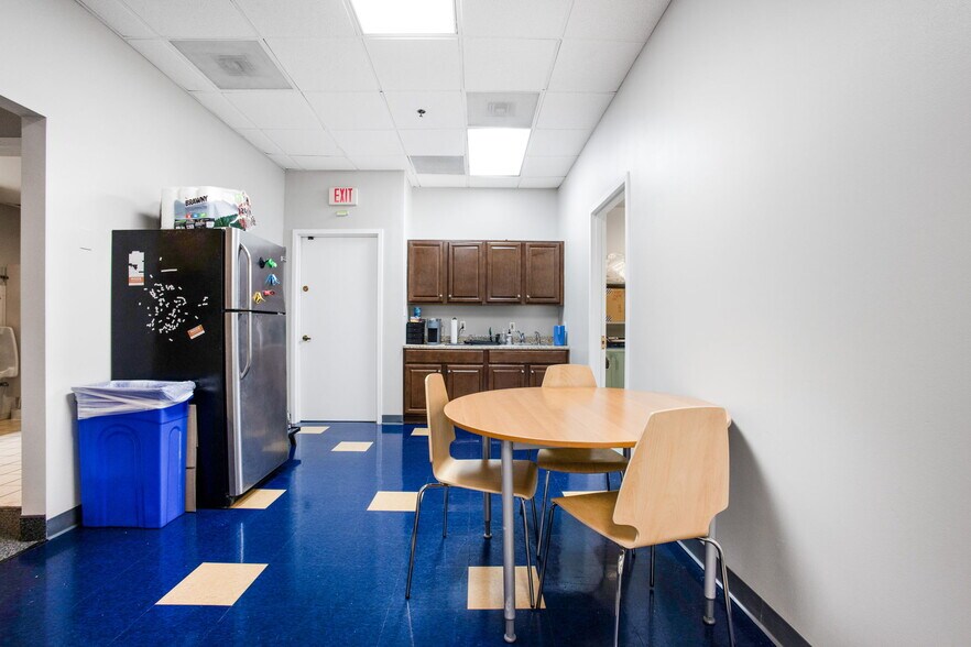 More Photos Of 1908 Mt. Vernon Ave, Alexandria Storefront Retail Office For Sale