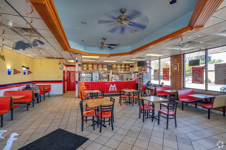 More Photos Of 17100-17114 S Park Ave, South Holland Storefront Retail Office For Lease