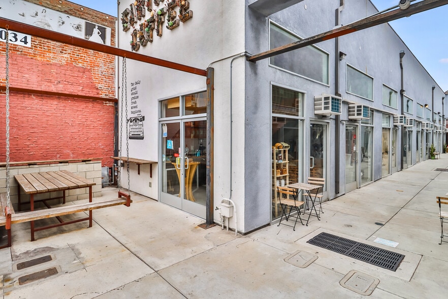 Primary Photo Of 1040 S Los Angeles St, Los Angeles Freestanding For Sale