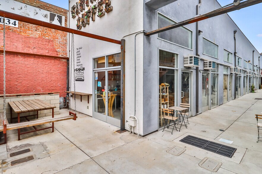 More Photos Of 1040 S Los Angeles St, Los Angeles Freestanding For Sale