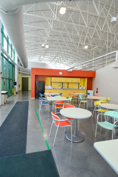 More Photos Of 888 Dayton St, Yellow Springs Warehouse For Lease