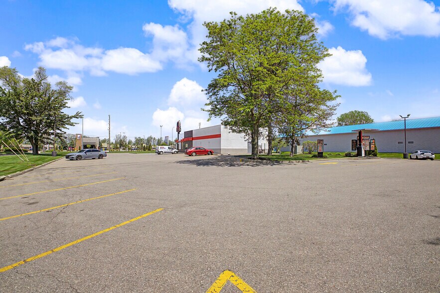 More Photos Of 27277 Eureka Rd, Taylor Fast Food For Sale