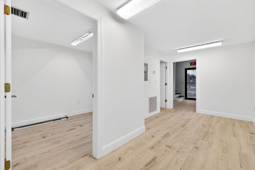 More Photos Of 5235 Ramsey Way, Fort Myers Office For Sale