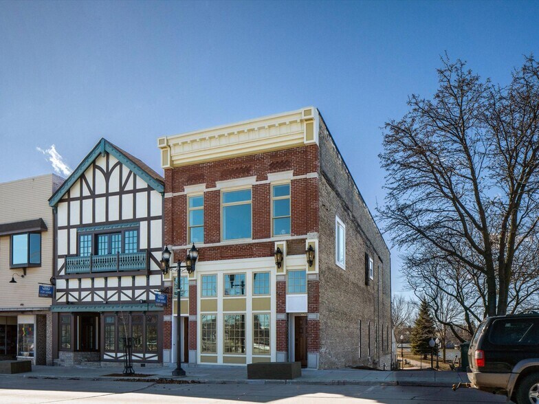 More Photos Of 812-814 S 8th St, Manitowoc Office Residential For Sale