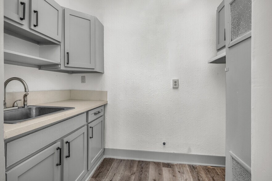 More Photos Of 123 S Westmoreland Ave, Los Angeles Apartments For Sale