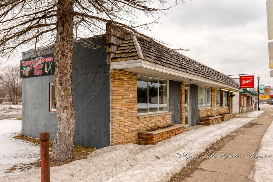 More Photos Of 107 S Charles St, White Cloud Freestanding For Sale