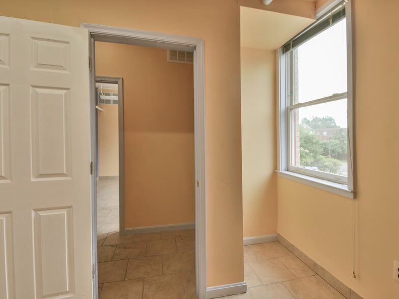 More Photos Of 2300 N Pershing Dr, Arlington Medical For Sale