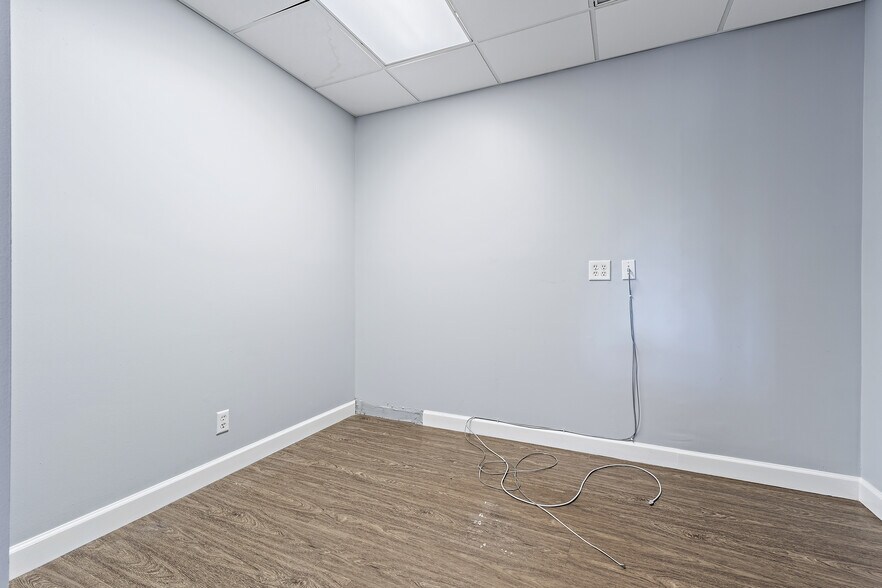 More Photos Of 400 Executive Center Dr, West Palm Beach Medical For Sale