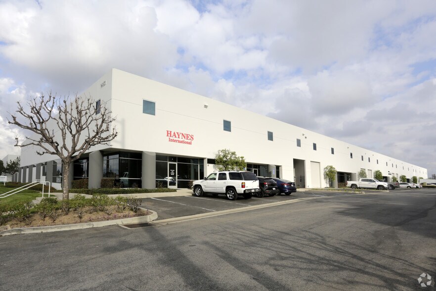 More Photos Of 14101 Rosecrans Ave, La Mirada Warehouse For Lease