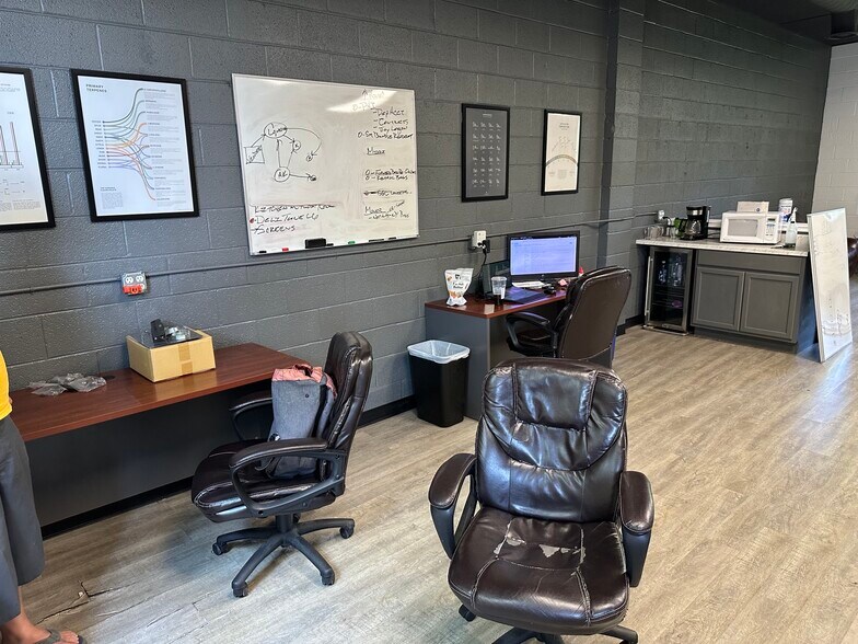 More Photos Of 815 Wildt St, Ann Arbor Warehouse For Lease