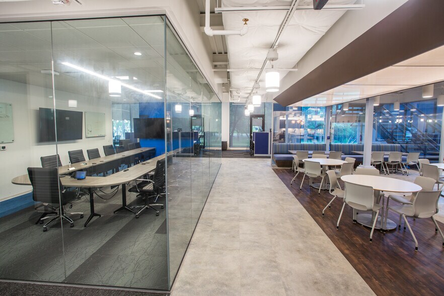 More Photos Of 4001 W Parmer Ln, Austin Office For Lease