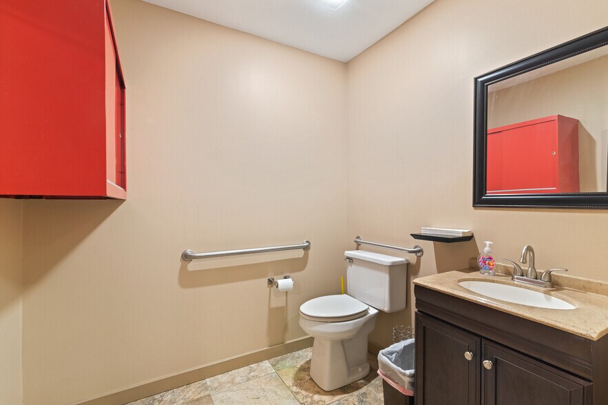 More Photos Of 1326 E Pembroke Ave, Hampton Office For Sale