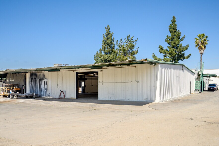 More Photos Of 1570 W Mission Blvd, Pomona Manufacturing For Lease