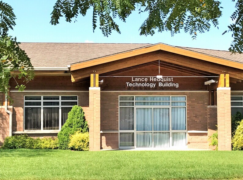 More Photos Of 3309 Daniels Ln, South Sioux City Office For Lease