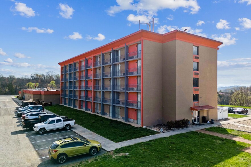 More Photos Of 2836 N Lee Hwy, Lexington Hotel For Sale