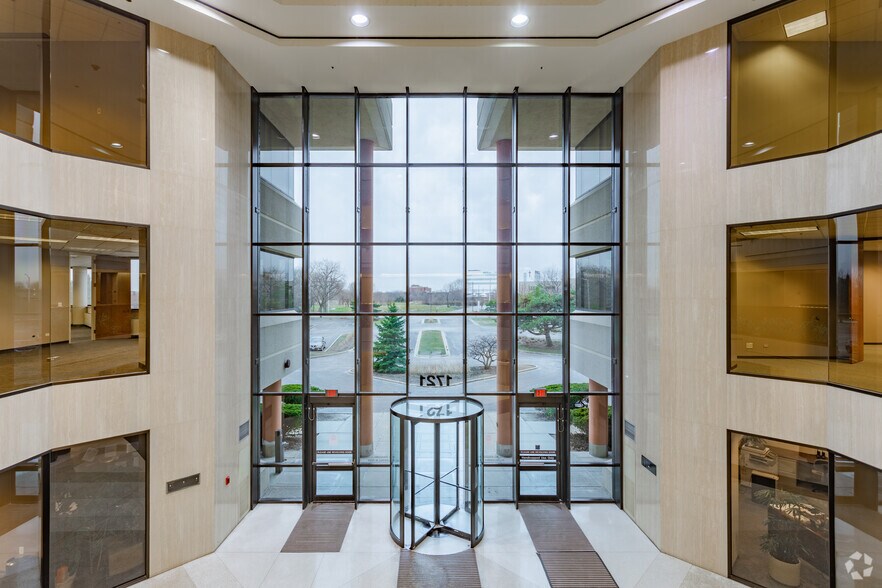 More Photos Of 1721 Moon Lake Blvd, Hoffman Estates Office For Lease