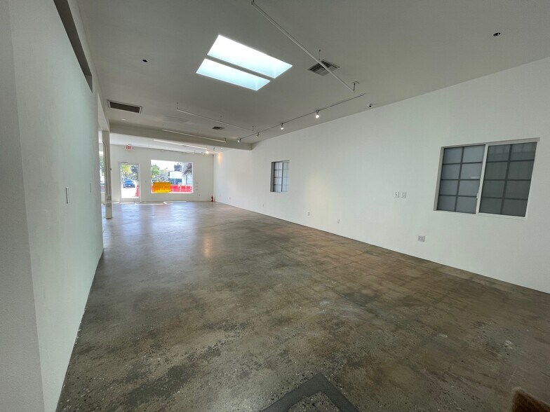 More Photos Of 8425 Melrose Ave, West Hollywood Storefront For Lease