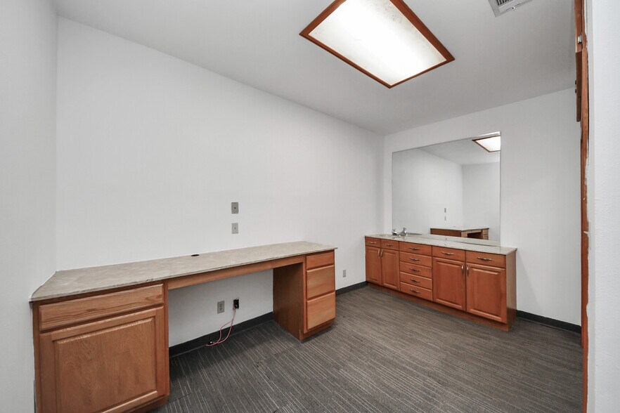 More Photos Of 13615 Bellaire Blvd, Houston Medical For Lease